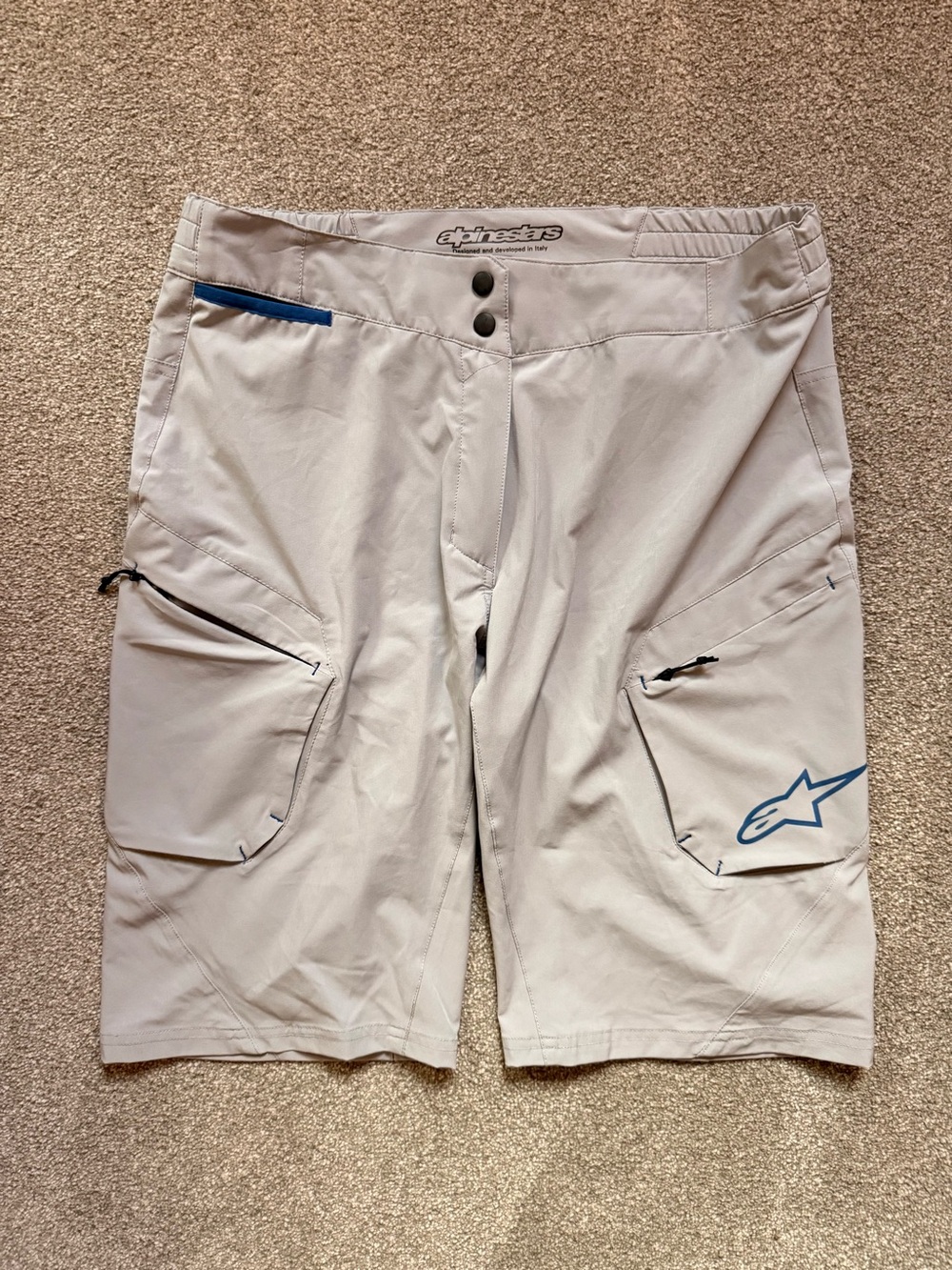 W Men’s Light Grey Mountain Bike Shorts sz 32